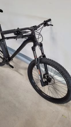 Sour - Black -Fahrradzubehör Geschäft 20220722 120557