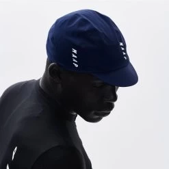 Prime Rain Cap - Navy -Fahrradzubehör Geschäft Maap Prime Rain Cap Navy 6LJYOkDdLS2Zpc