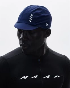 Prime Rain Cap - Navy -Fahrradzubehör Geschäft Maap Prime Rain Cap Navy 7u9ZmzRMjTHhwu