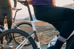 Cannondale SuperSix EVO Carbon Disc 105 Black Pearl 9 Cannondale SuperSix EVO Carbon Disc 105 Black Pearl -Fahrradzubehör Geschäft SuperSix EVO In The Wild 1