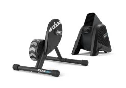 Wahoo Fitness KICKR CORE Heimtrainer - Bundle + Headwind Smart Ventilator